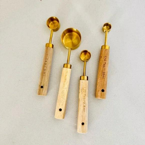 4 ANTHROPOLOGIE Gold Brass Metallic Cup Wood Handle Measuring Spoons Cooking Set - Picture 5 of 7